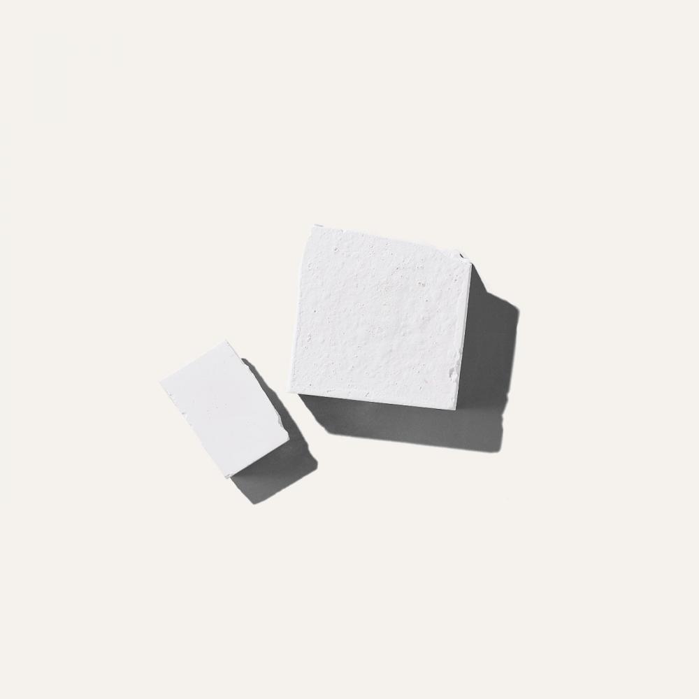 white concrete objet set