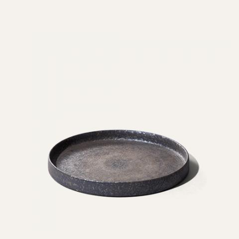 metallic plate