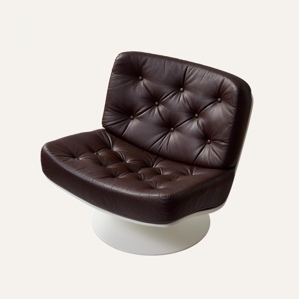 F978 lounge chair