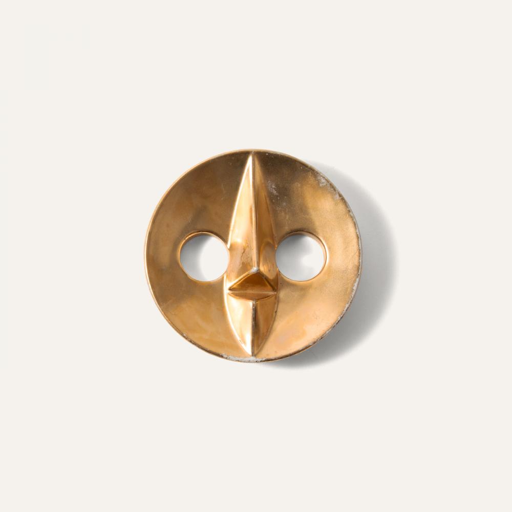 Wall hanging object gold